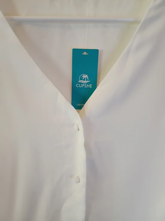 CUPSHE White V-Neck Button Front Women's Top - Picture 2 of 6